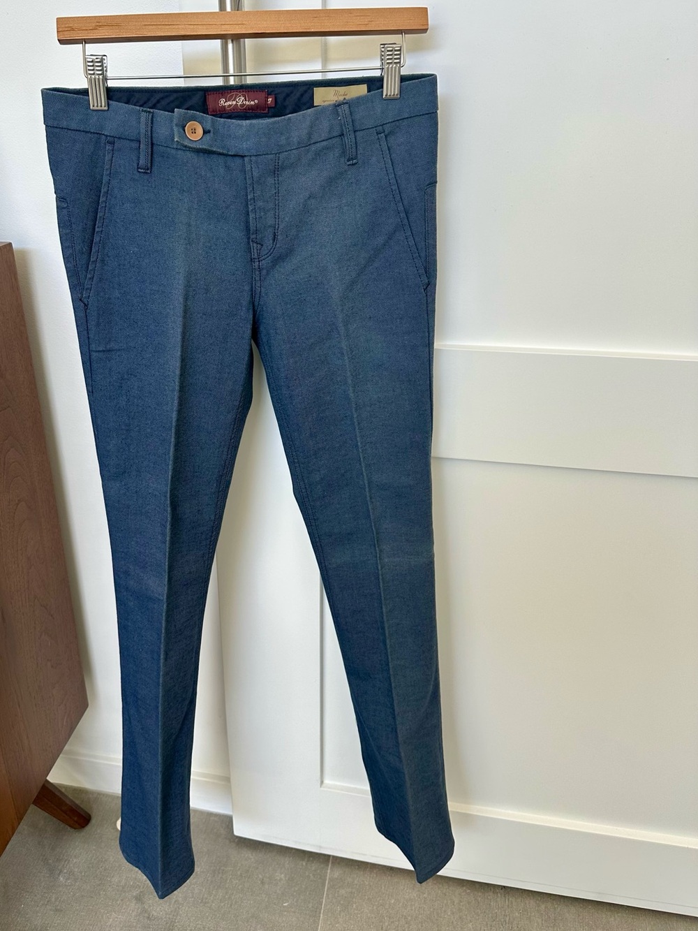 Raven Denim Jeans. Mackie Style in Moonlit Wash. Size 27.